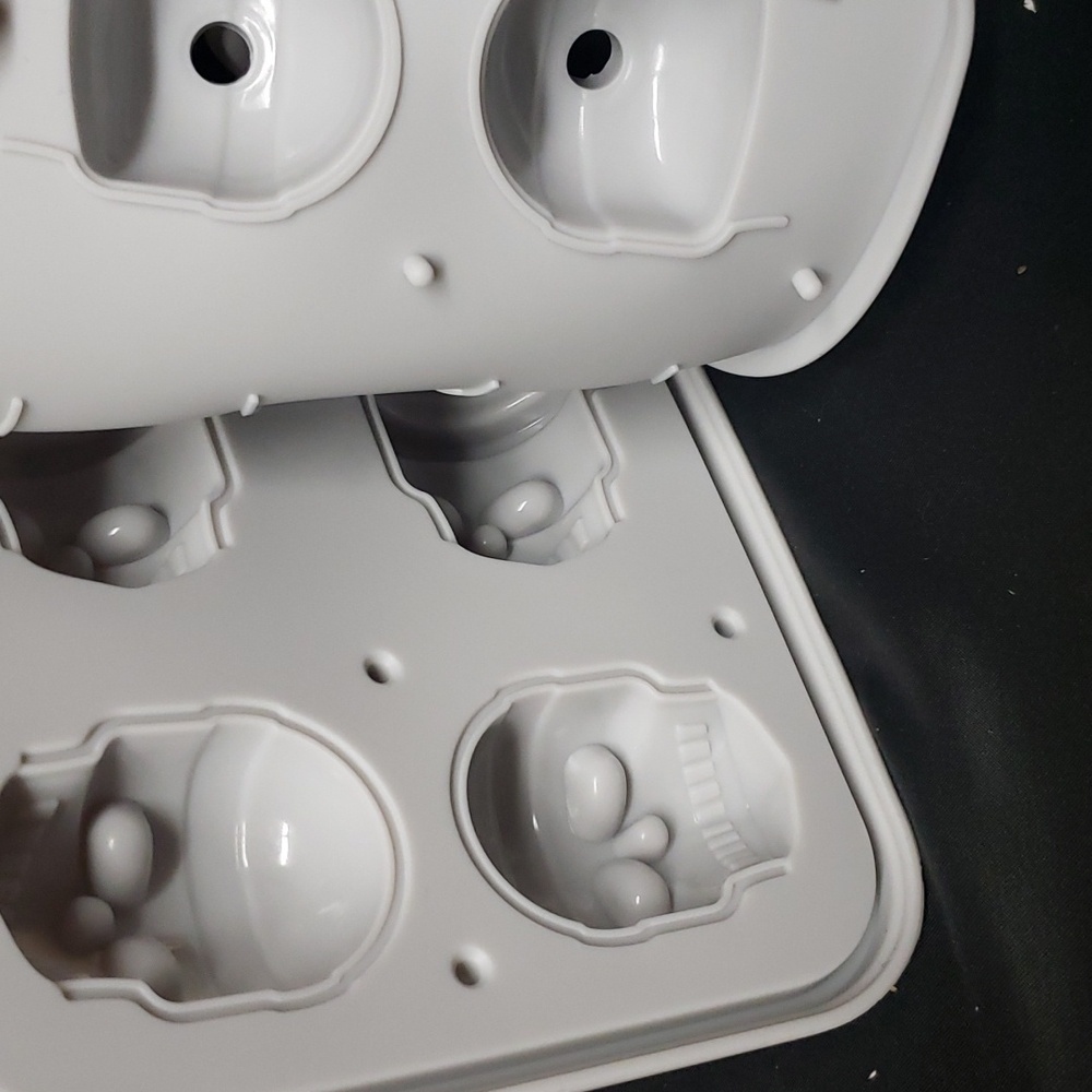 CWC Cook with Color "Gentlemen Skulls" Silicone Molds - Picture 8 of 8
